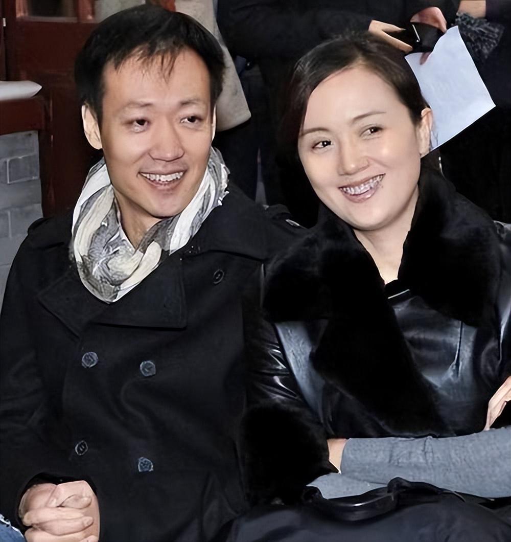 BOB半岛-离过年不到2月，52岁辛柏青高调传出喜讯，朱媛媛终于可以放心了