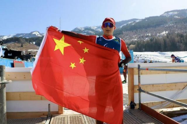 BOB半岛-米兰冬残奥会首个比赛日，国歌响彻意大利泰塞罗越野滑雪体育场｜米兰冬残奥会特别报道